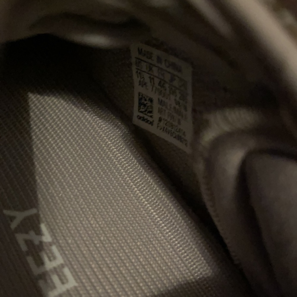 Adidas Sneakers Yeezy - Picture 2 of 3